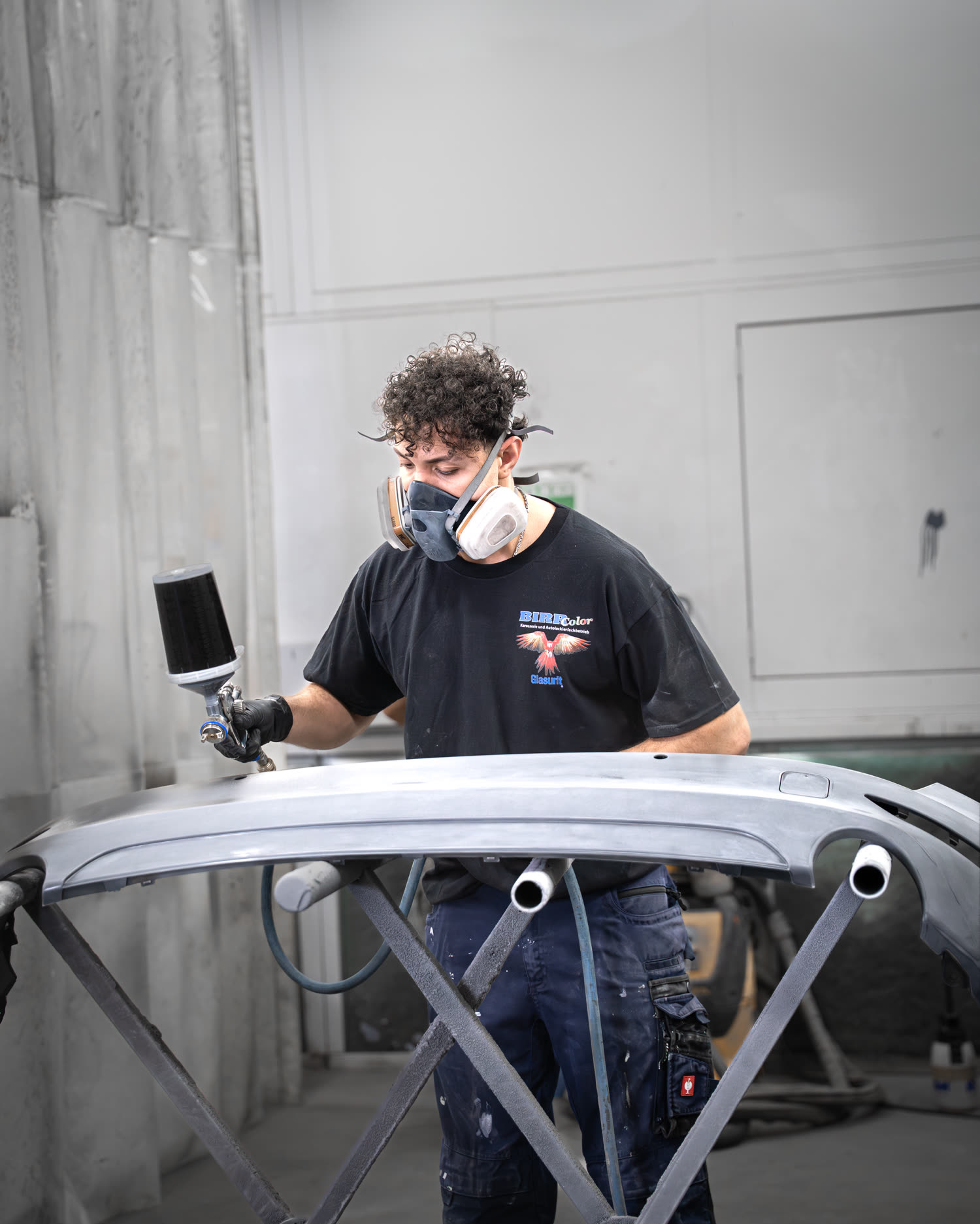Lackierer bei der Arbeit